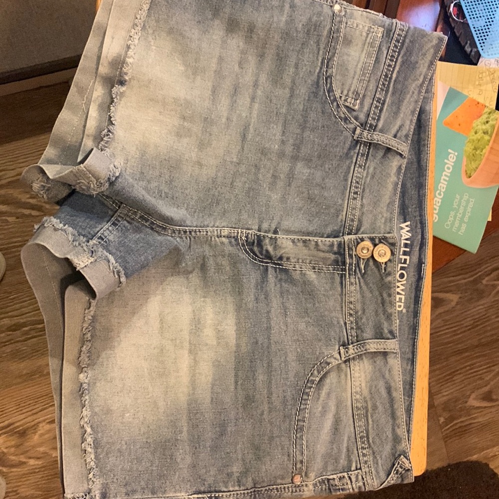 Size 15 wallflower Jean shorts new